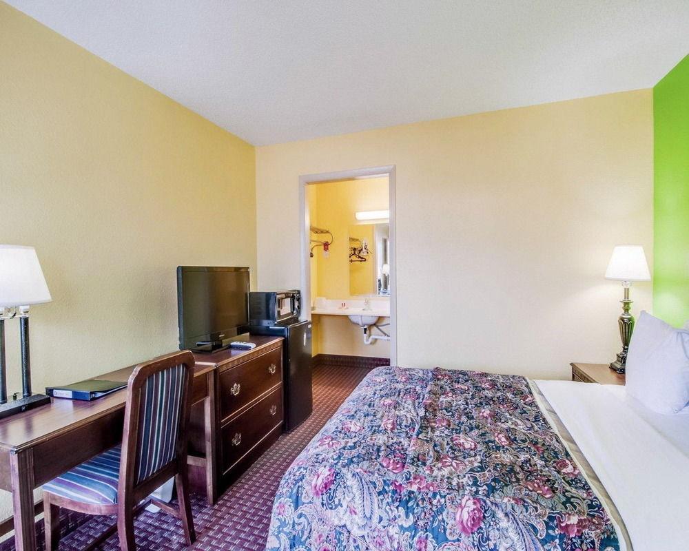 Econo Lodge Marion I-81 Экстерьер фото