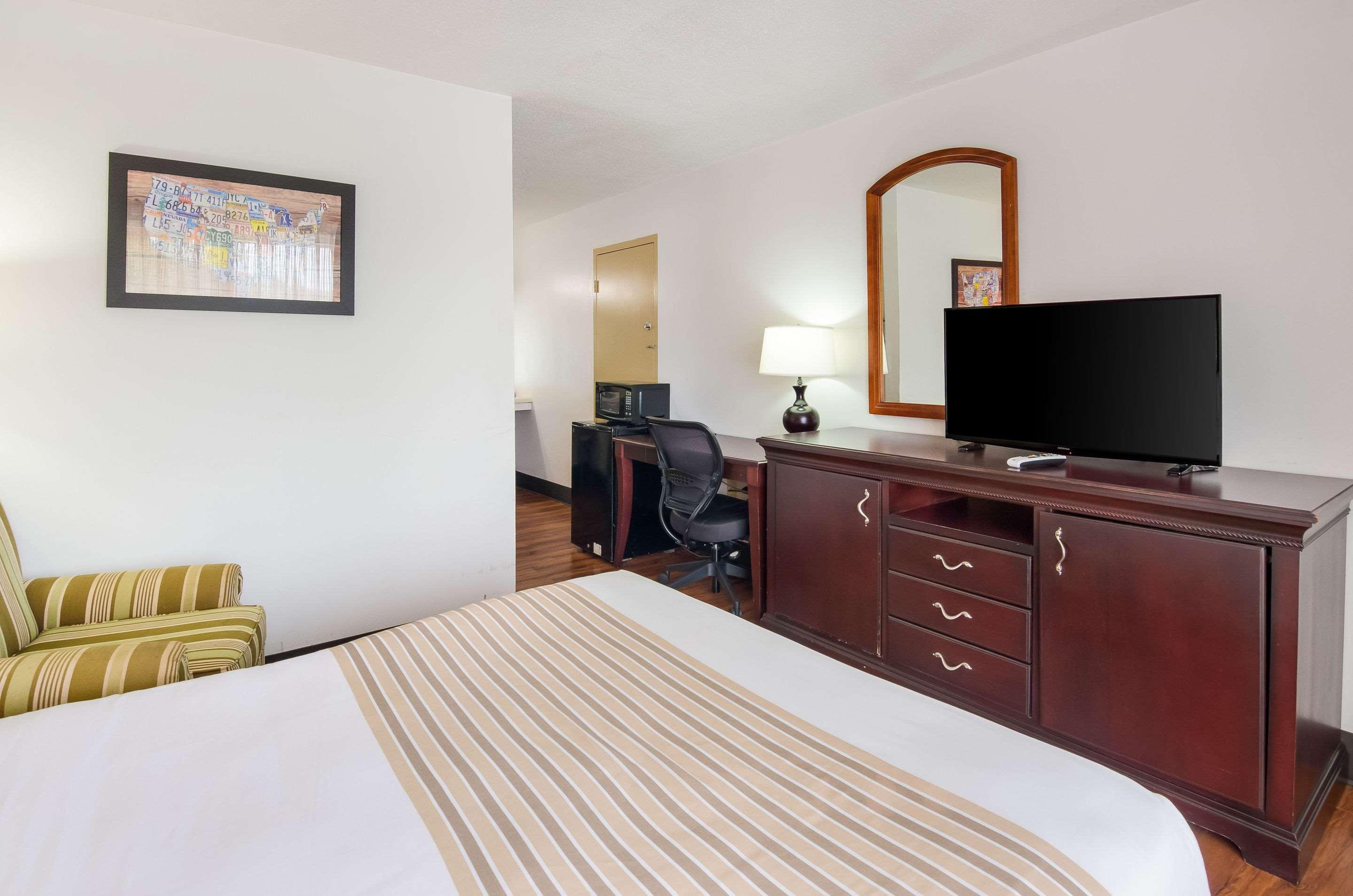 Econo Lodge Marion I-81 Экстерьер фото