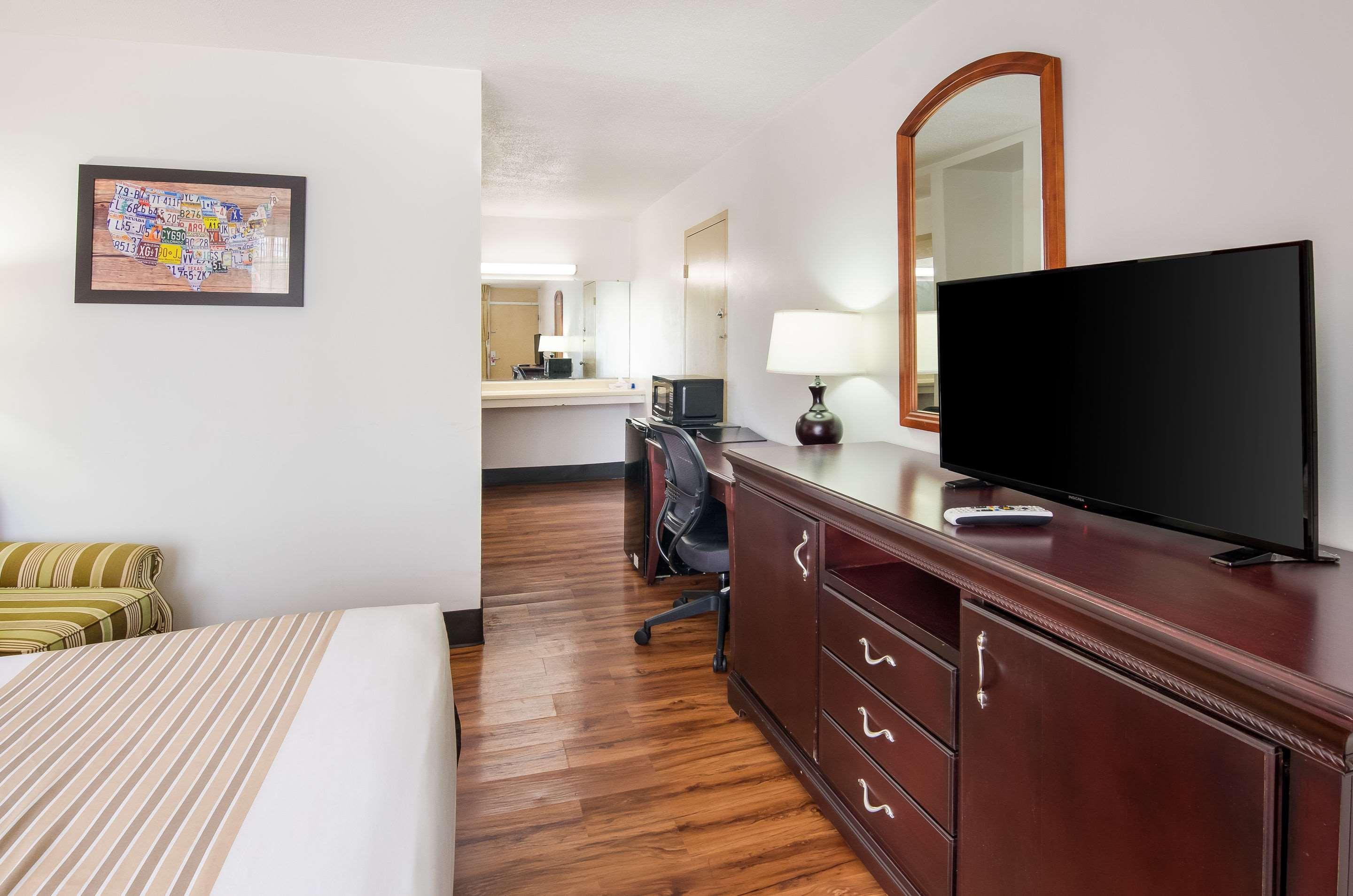 Econo Lodge Marion I-81 Экстерьер фото