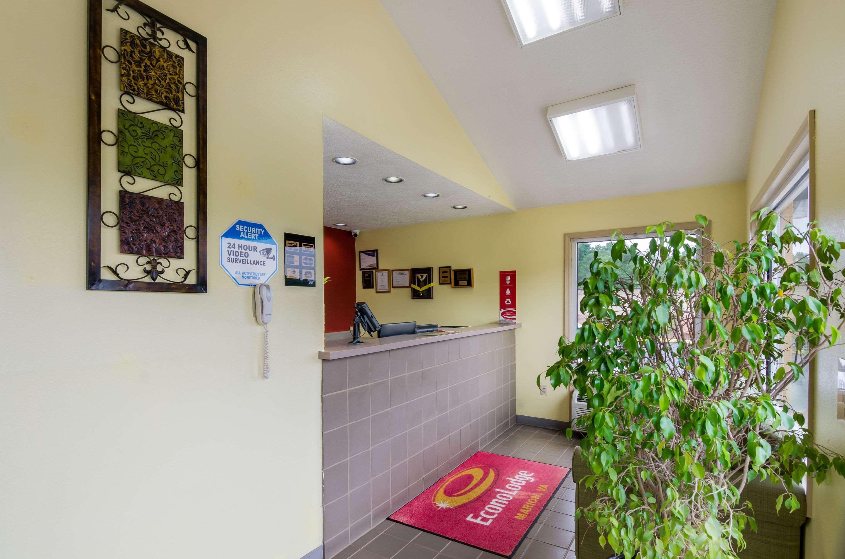Econo Lodge Marion I-81 Экстерьер фото