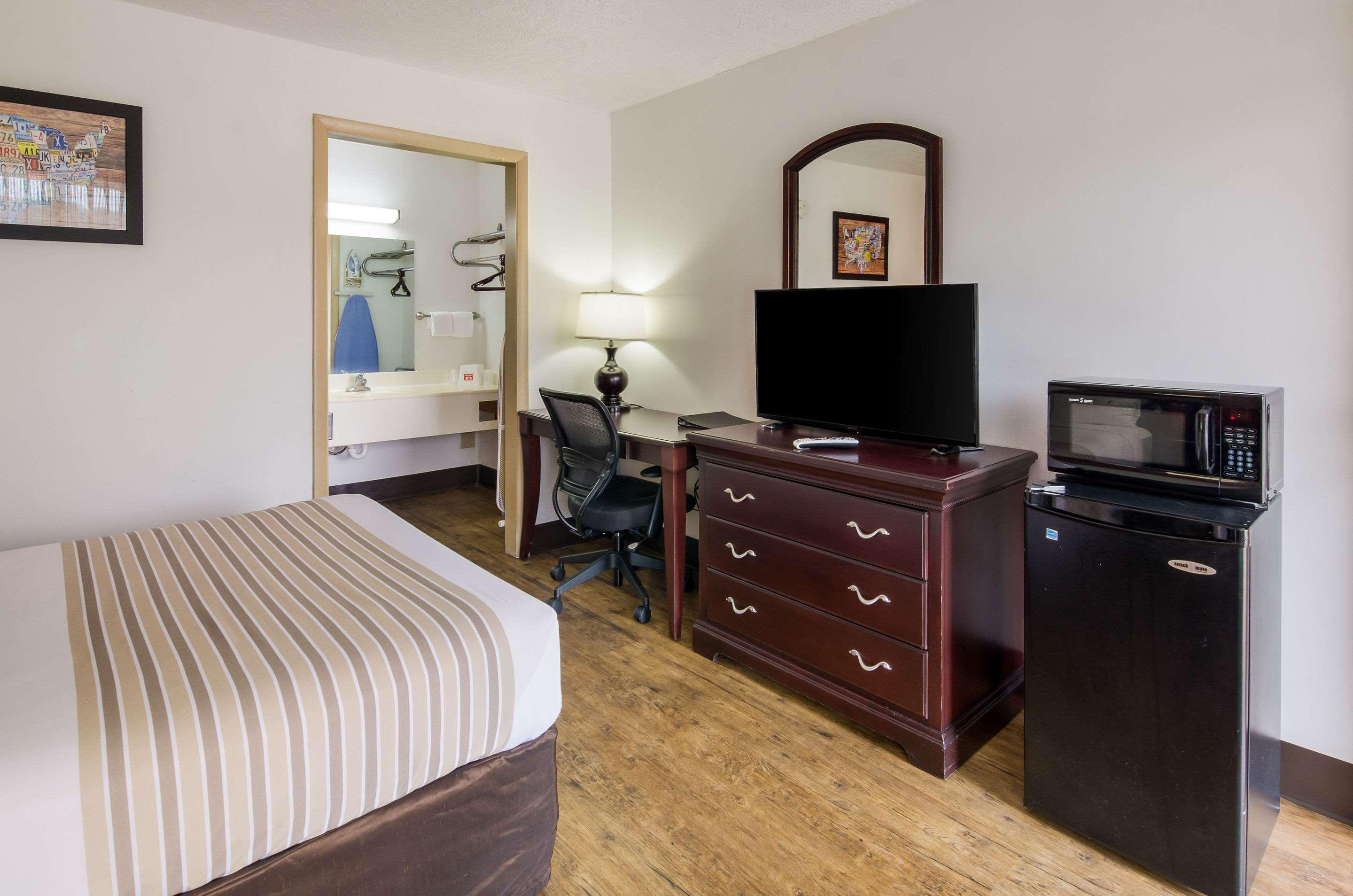 Econo Lodge Marion I-81 Экстерьер фото