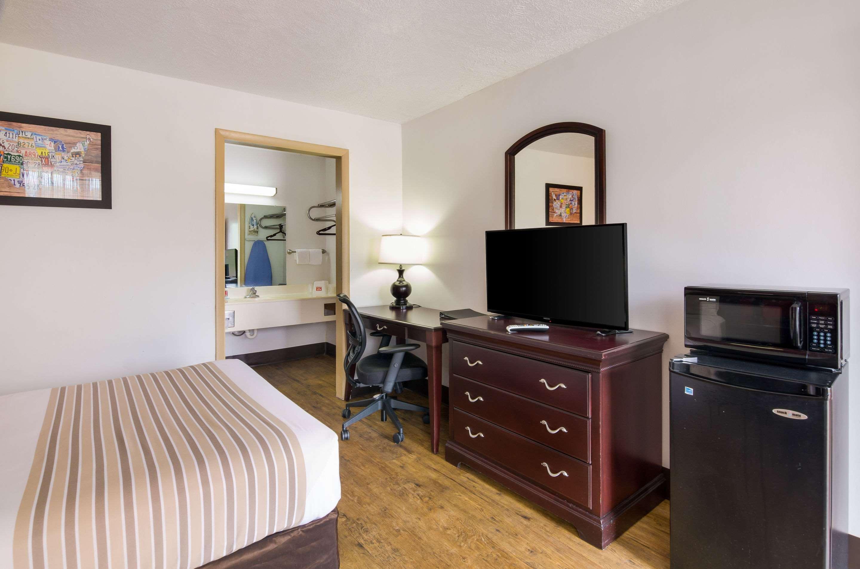 Econo Lodge Marion I-81 Экстерьер фото