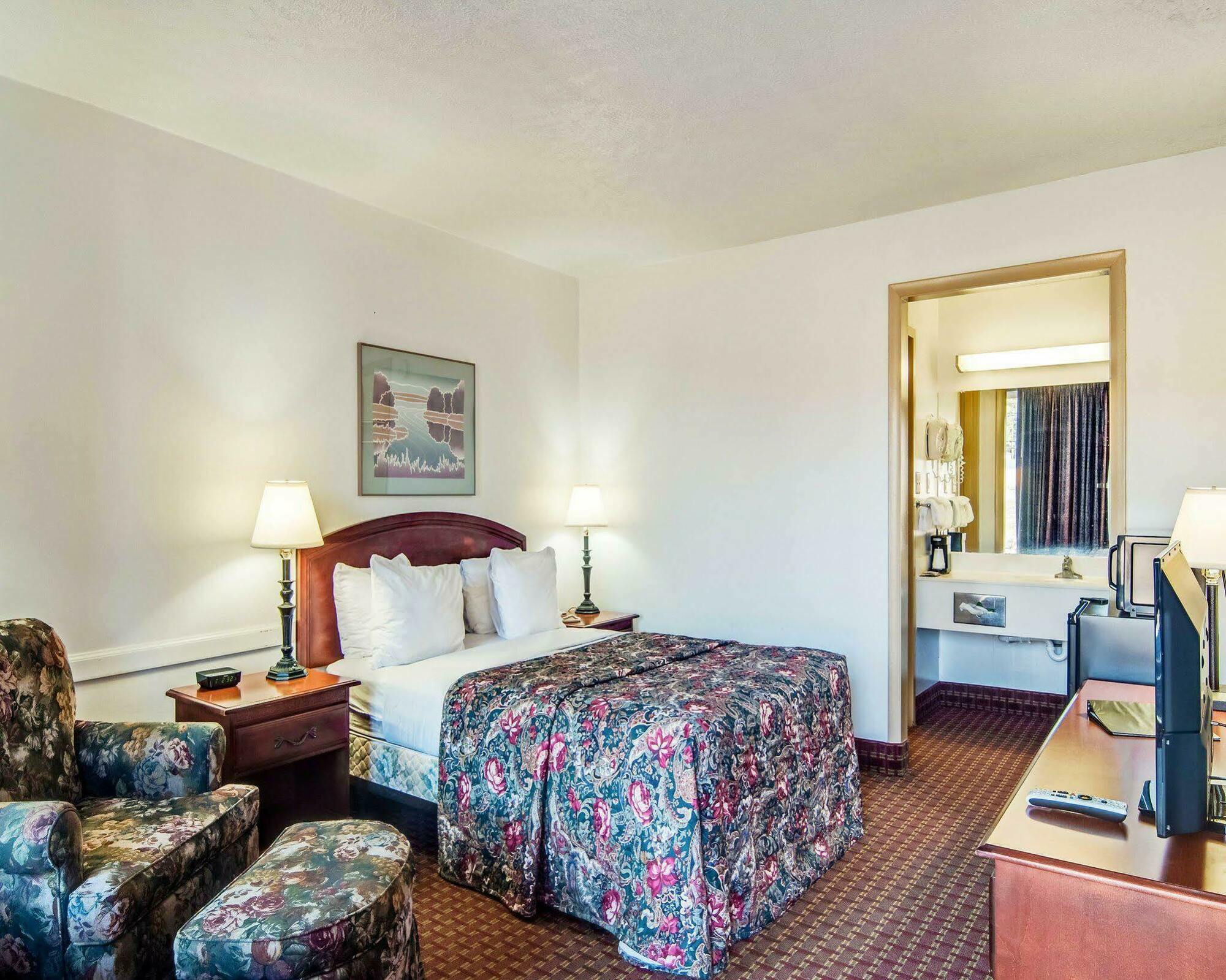 Econo Lodge Marion I-81 Экстерьер фото