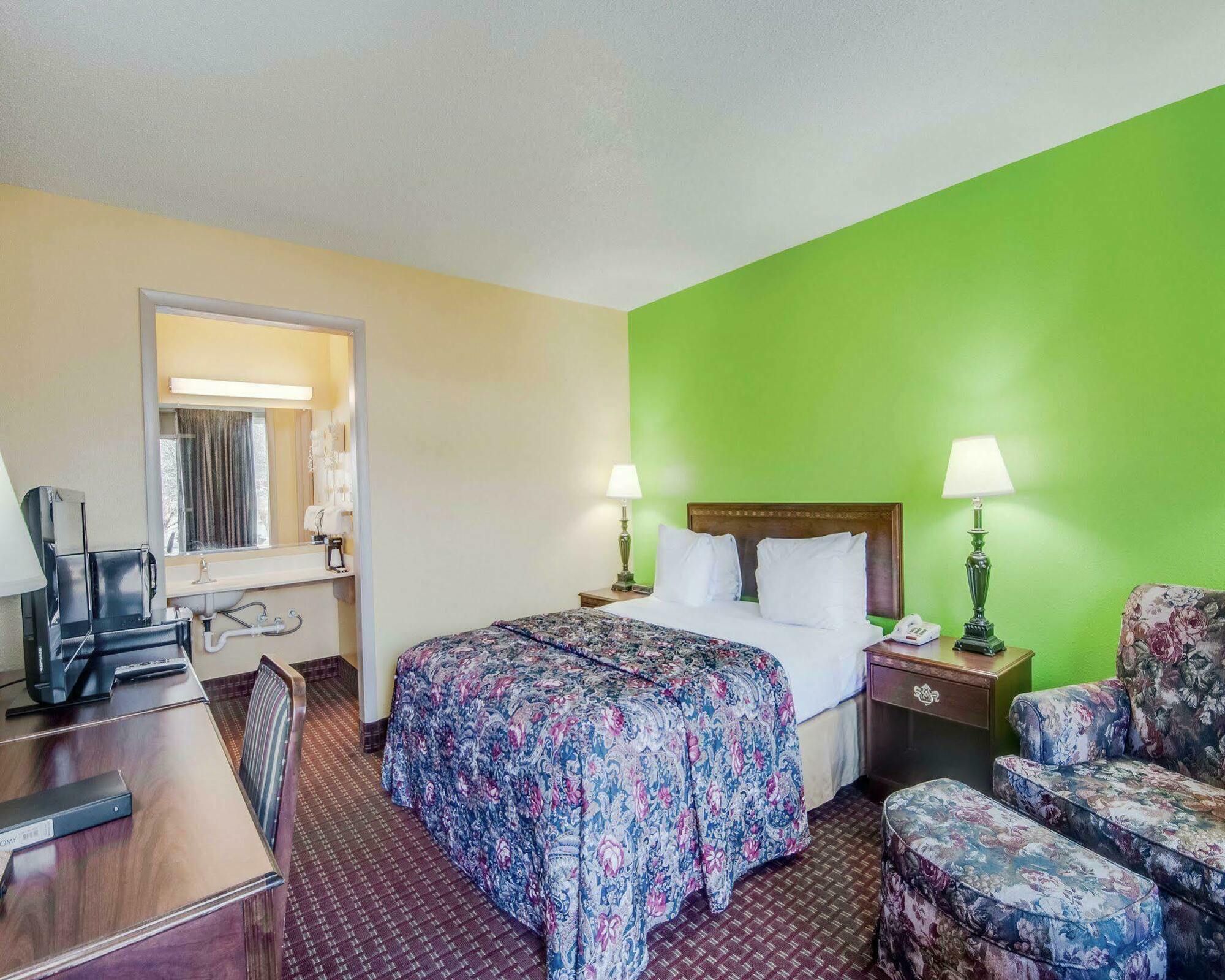 Econo Lodge Marion I-81 Экстерьер фото