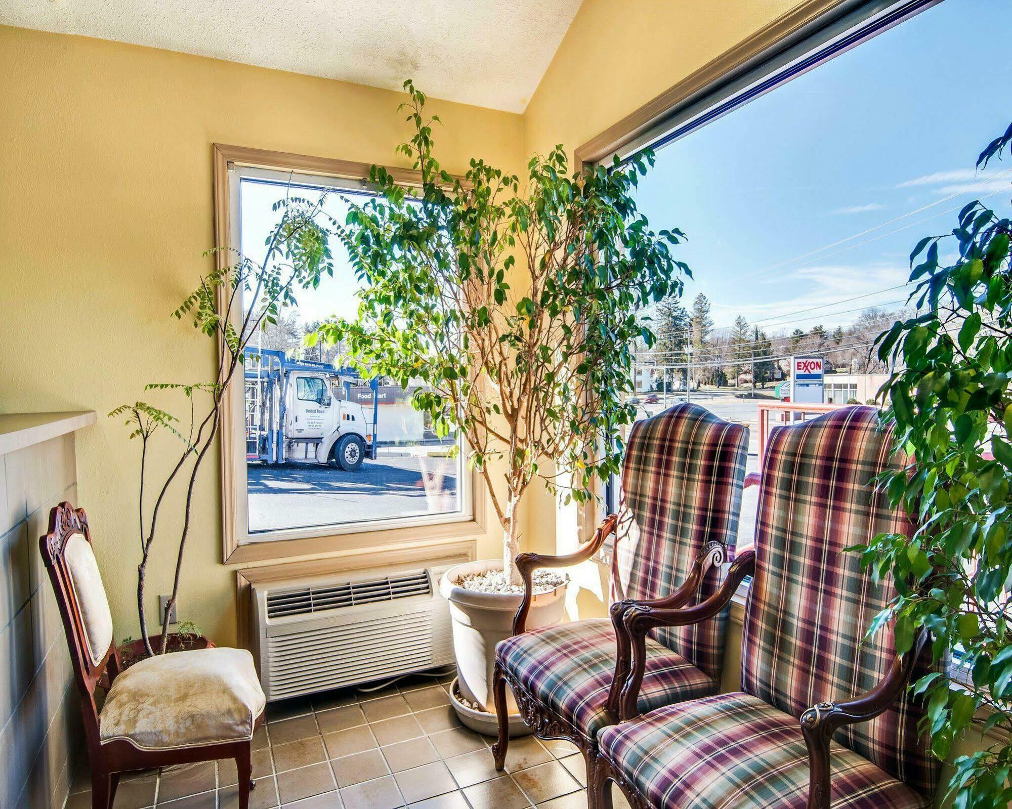 Econo Lodge Marion I-81 Экстерьер фото