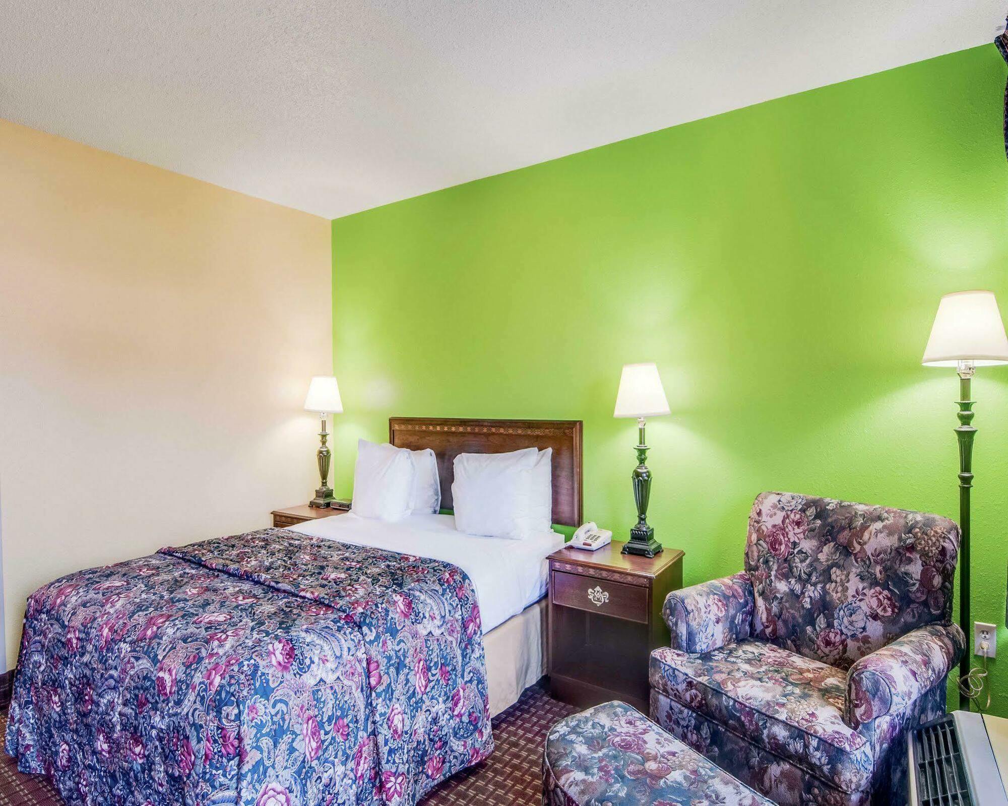 Econo Lodge Marion I-81 Экстерьер фото